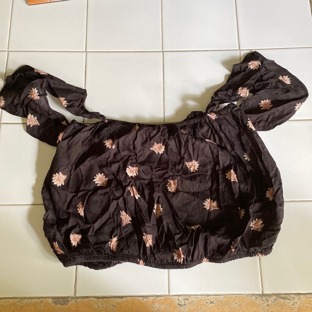 Society Amuse, medium, black with flowers